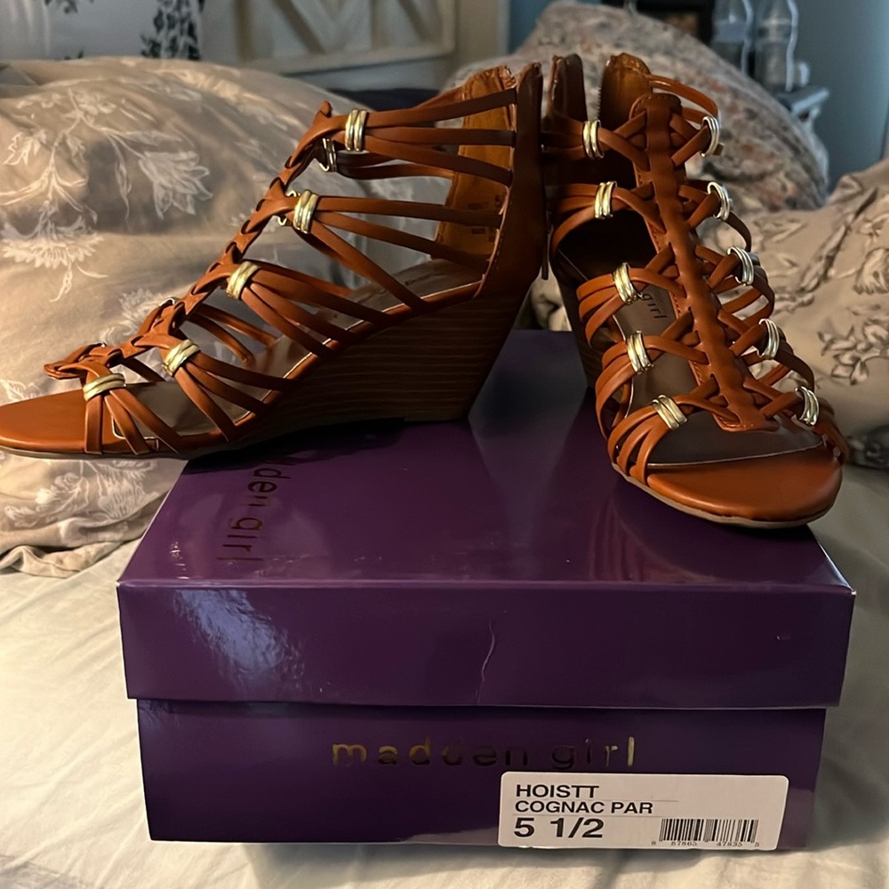 Madden girl wedges
